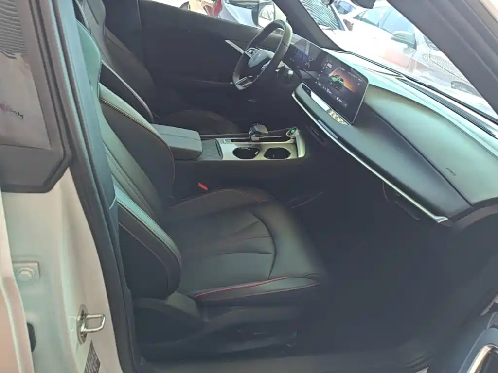 MG MG7 2025 2025 2.0T 405 AT Luxury Edition