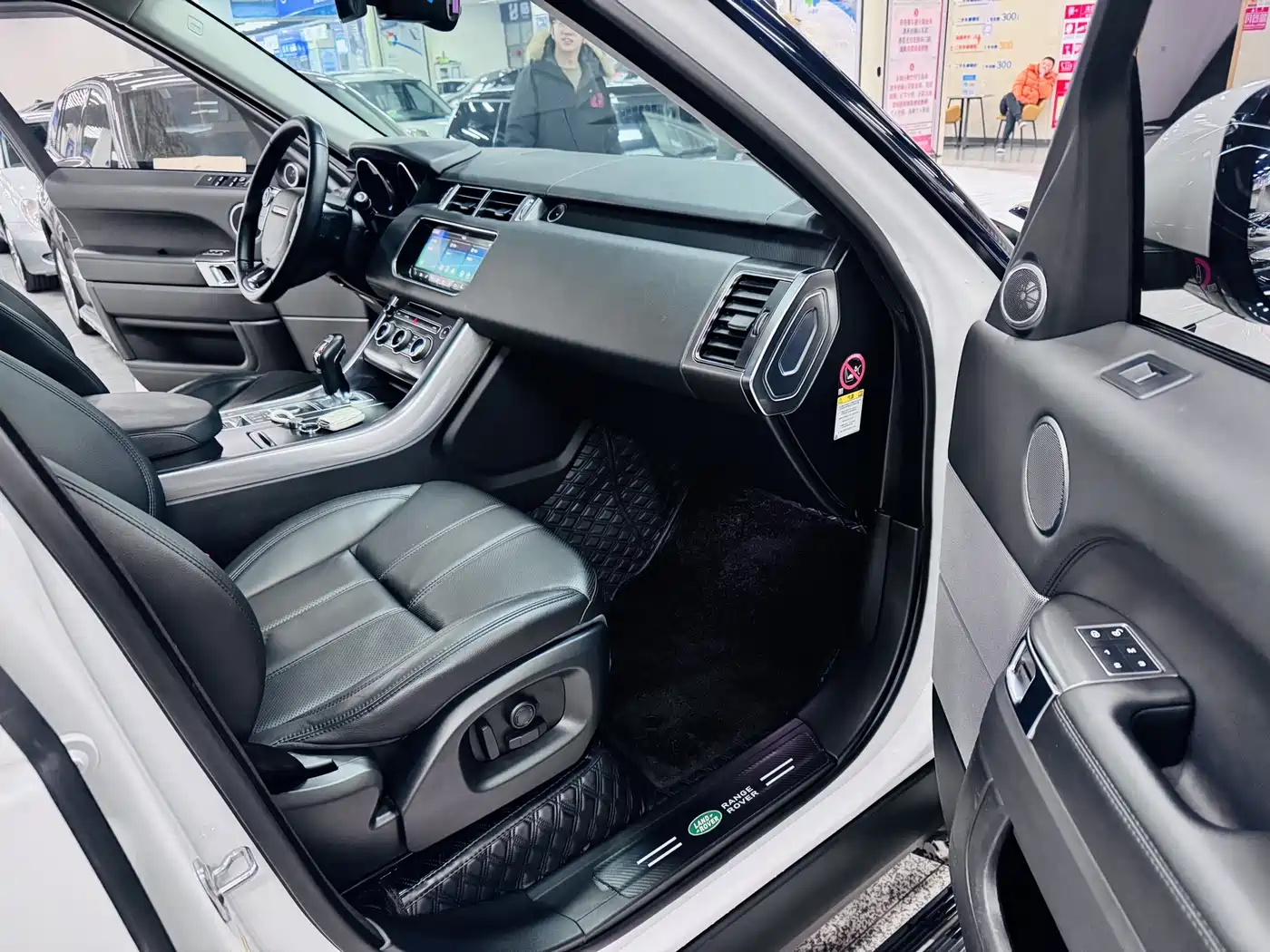 Land Rover Range Rover Sport 2017 3.0 SC V6 SE фото 9