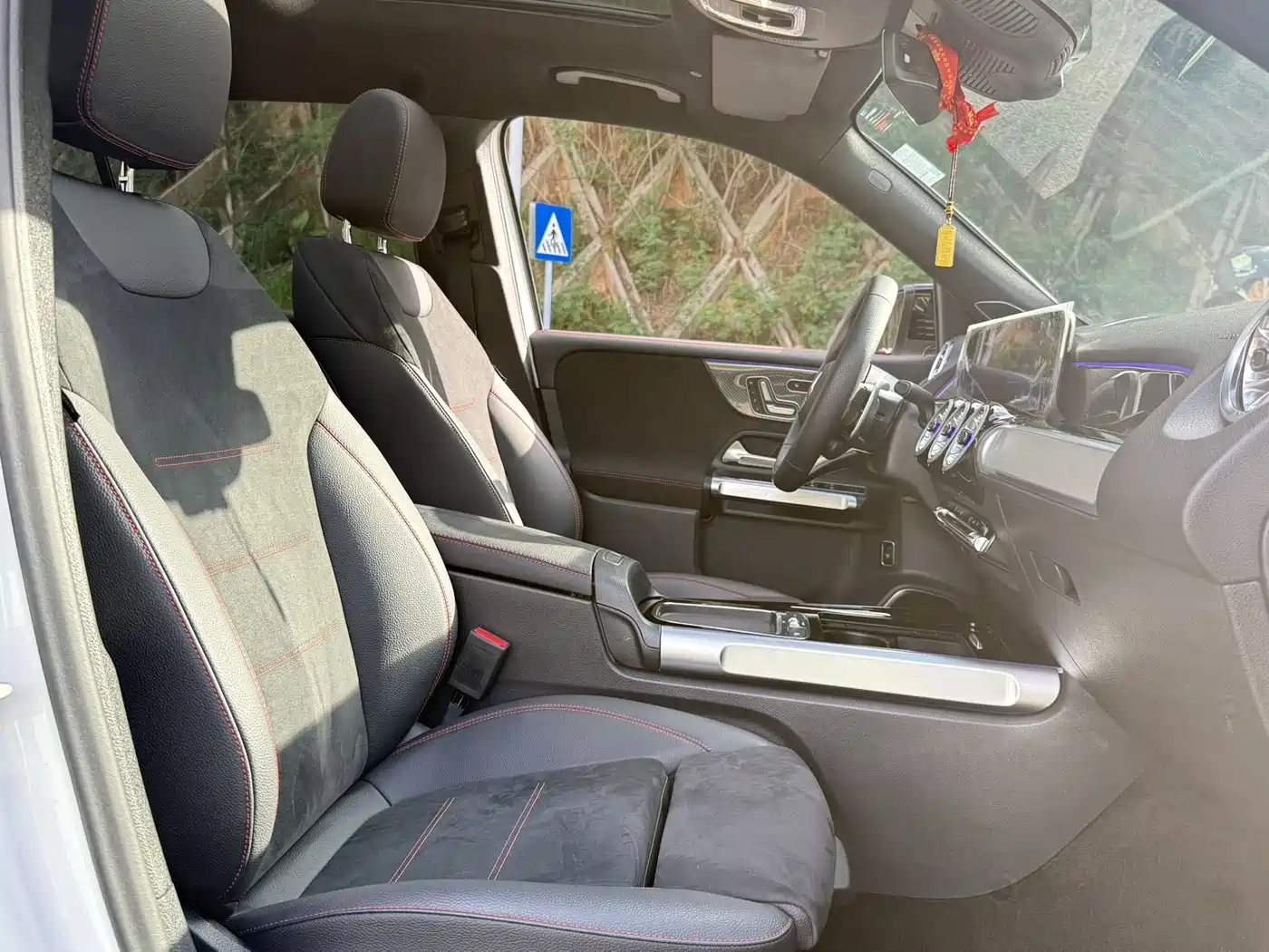 Mercedes-Benz GLB AMG 2024 AMG GLB 35 4MATIC фото 4