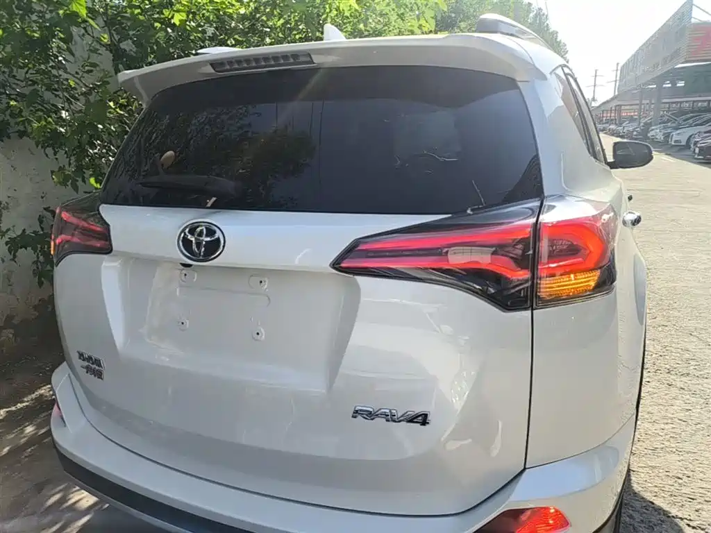 Toyota RAV4 Rongfang 2016 2.0L CVT 2WD Smart (China V) фото 6