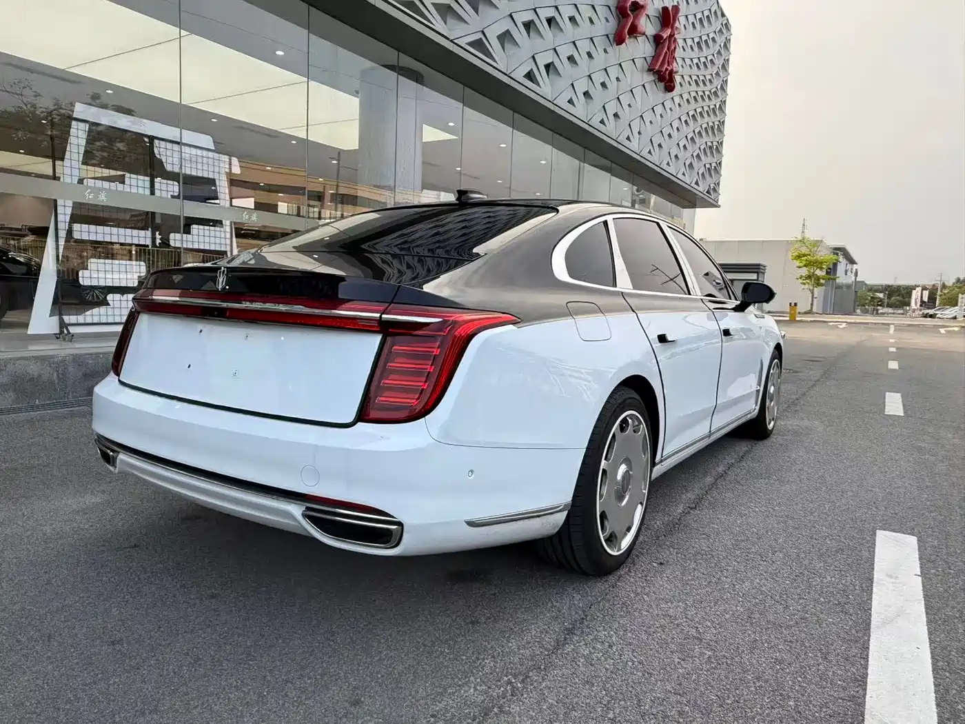 Hongqi H9 2020 Facelift 2.0T Smart Connect Flagship фото 7