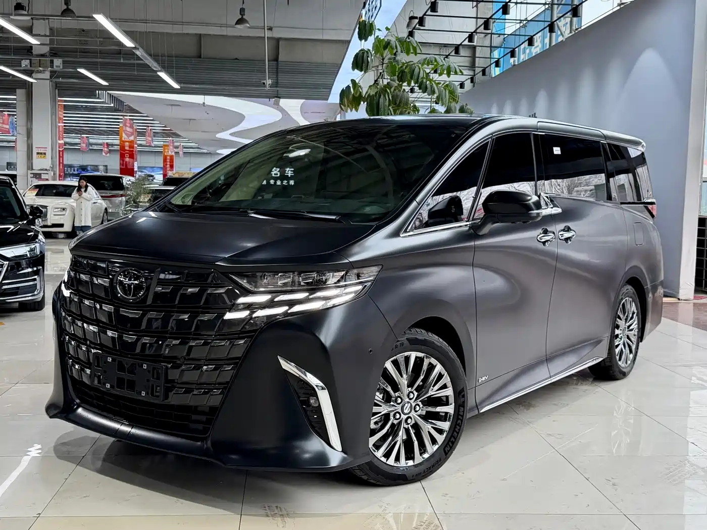 Toyota Alphard 2025 Hybrid 2.5L Prestige Gold Edition фото 2