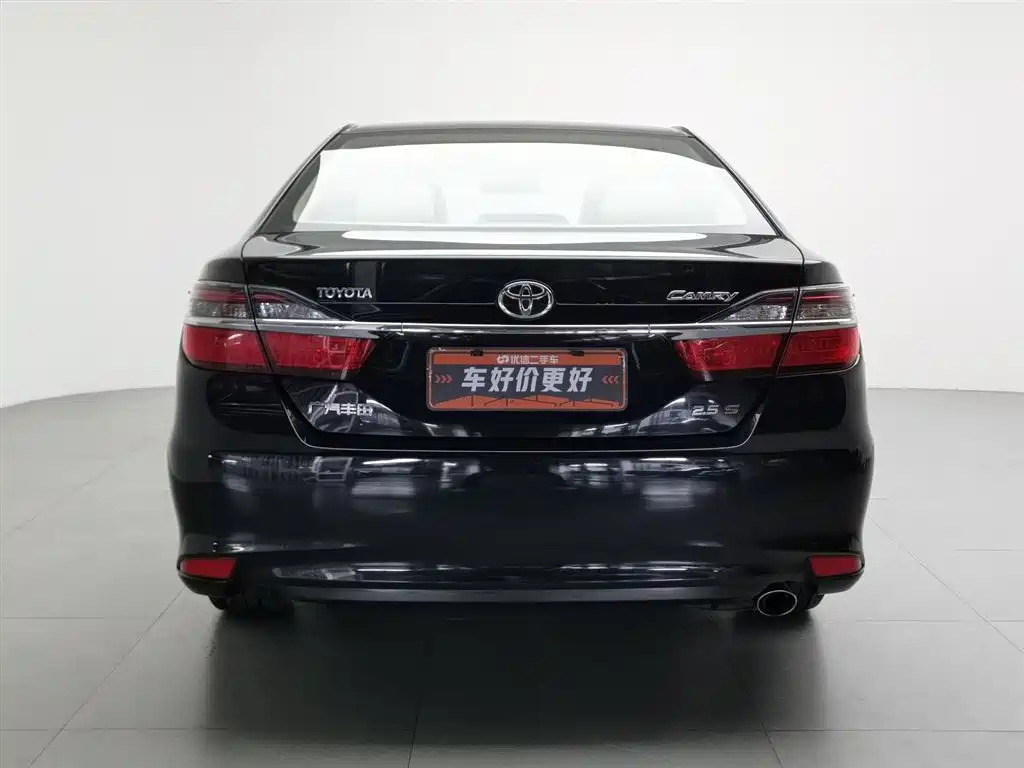 Toyota Camry 2016 2.0G 10th Anniversary Leading Edition фото 4