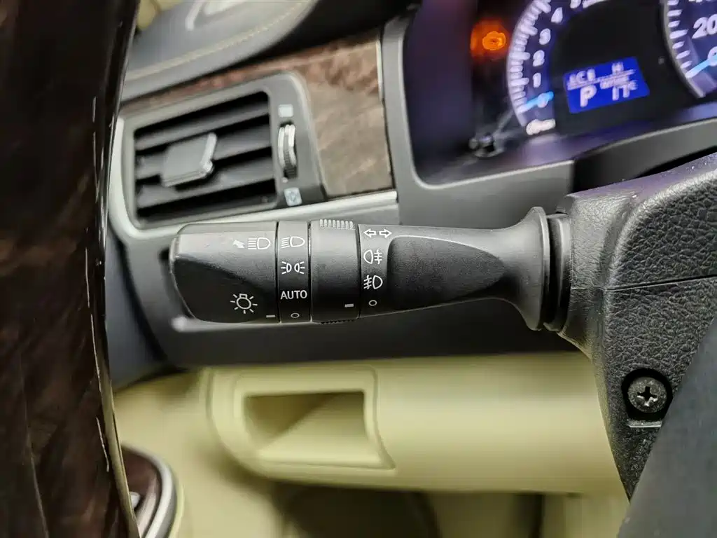 Toyota Camry 2016 2.0G 10th Anniversary Leading Edition фото 21