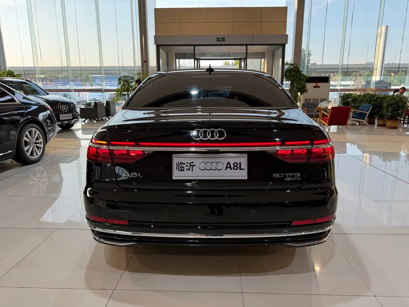 Audi A8 2023 A8L 50 TFSI quattro Premium фото 4