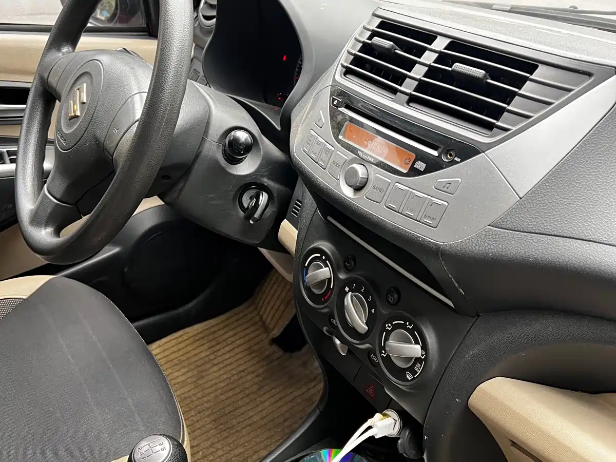 Фото 10 - Suzuki Alto