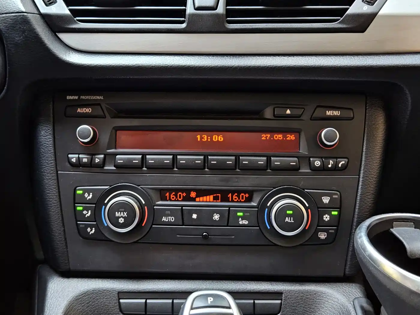 BMW X1 2012 sDrive20i Leading Model фото 16
