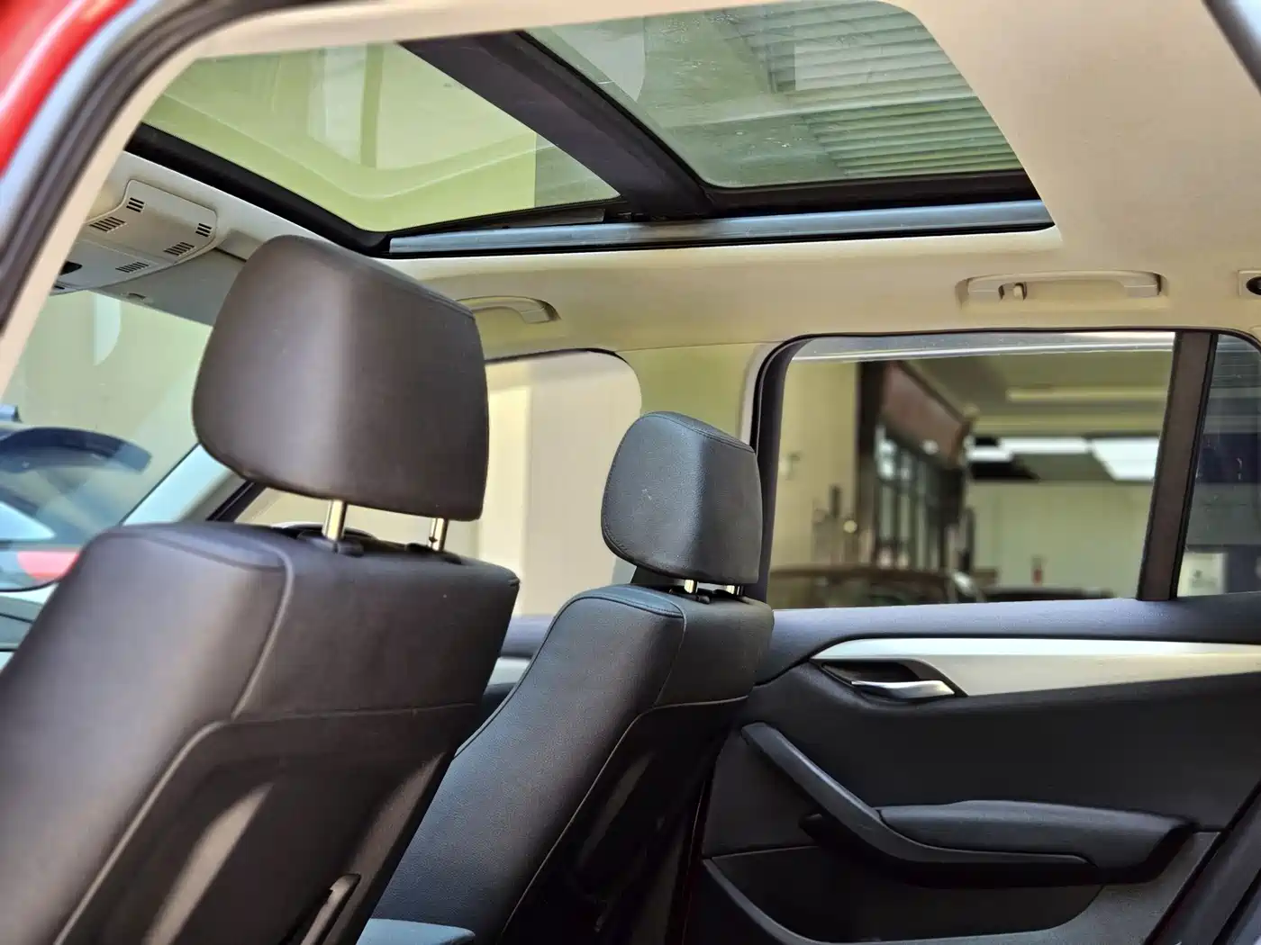 BMW X1 2012 sDrive20i Leading Model фото 21