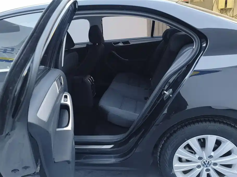 Volkswagen Sagitar 2014 Facelift 1.6L Manual Leading Version фото 11
