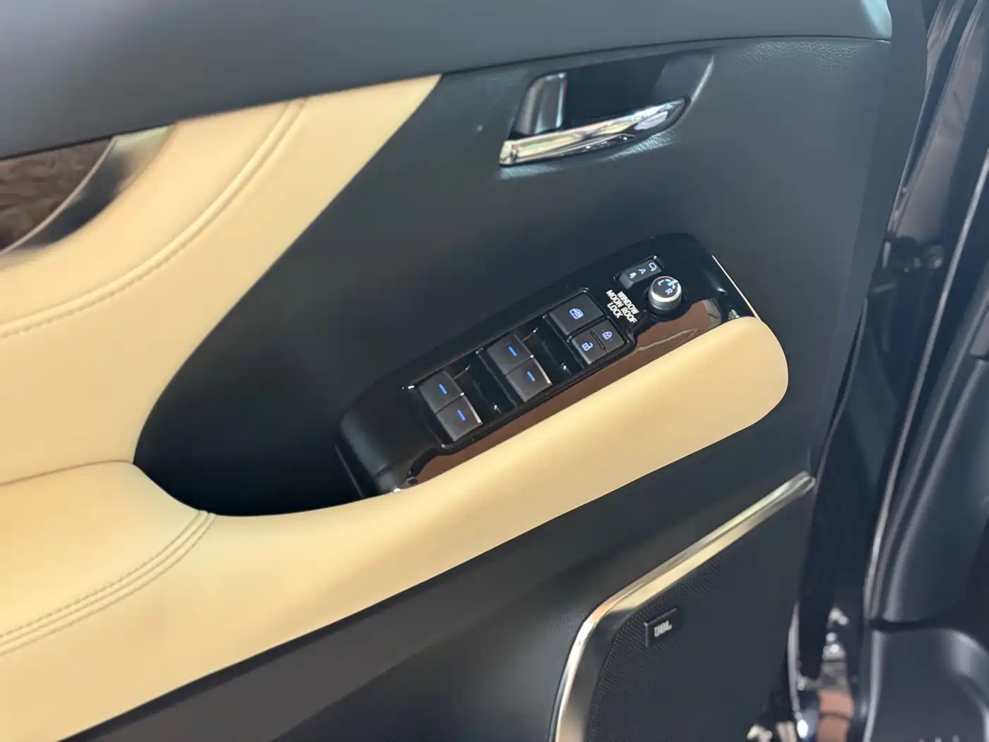 Toyota Vellfire 2021 Crown Hybrid 2.5L HV Supreme Edition фото 10