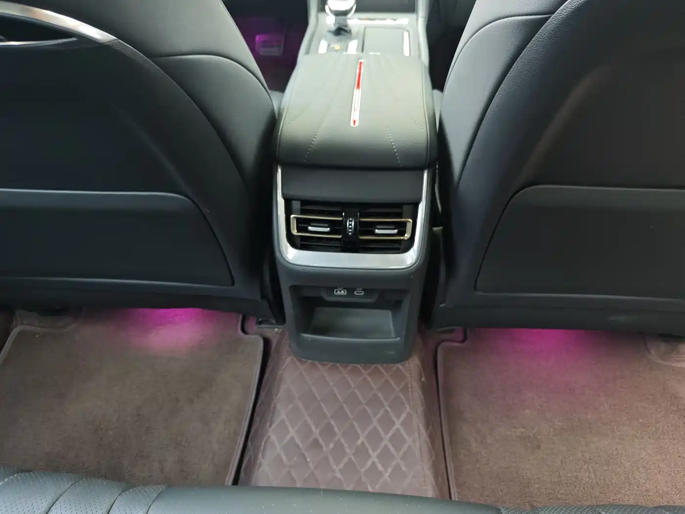 Hongqi H5 2024 2.0T Automatic Smart Connect Flag Smooth Edition фото 7