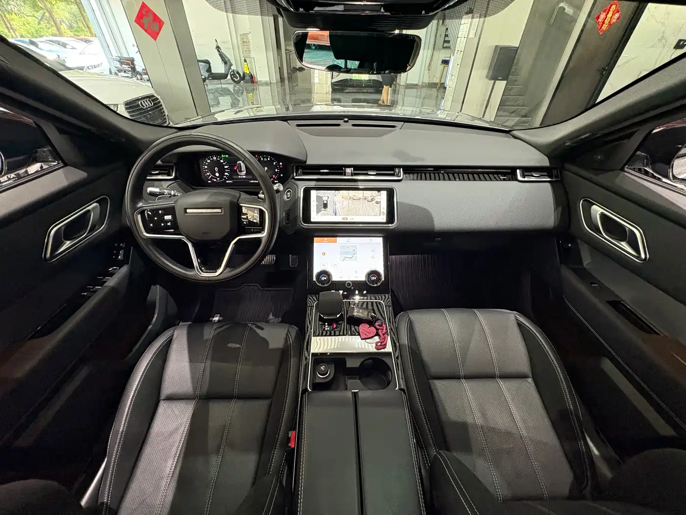 Land Rover Range Rover Velar 2021 P250 Gloss Black Collector's Edition фото 6