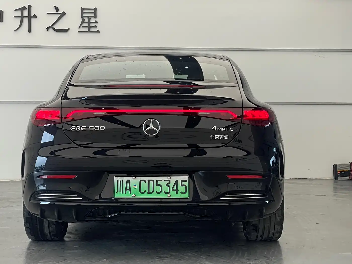 Mercedes-Benz EQE 2025 Model 500 4MATIC Luxury Edition фото 15