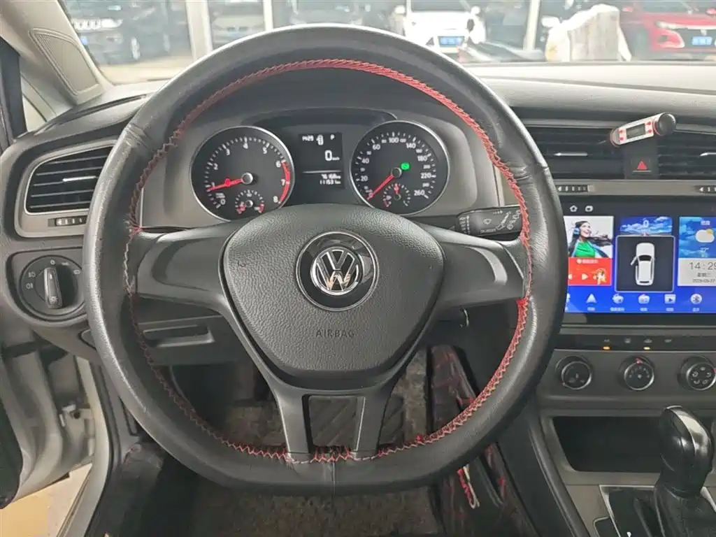 Volkswagen Golf 2015 1.6L Automatic Fashion фото 11