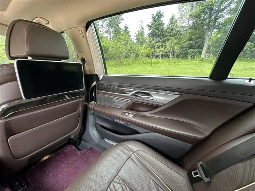BMW 7 Series 2016 730Li Luxury фото 2