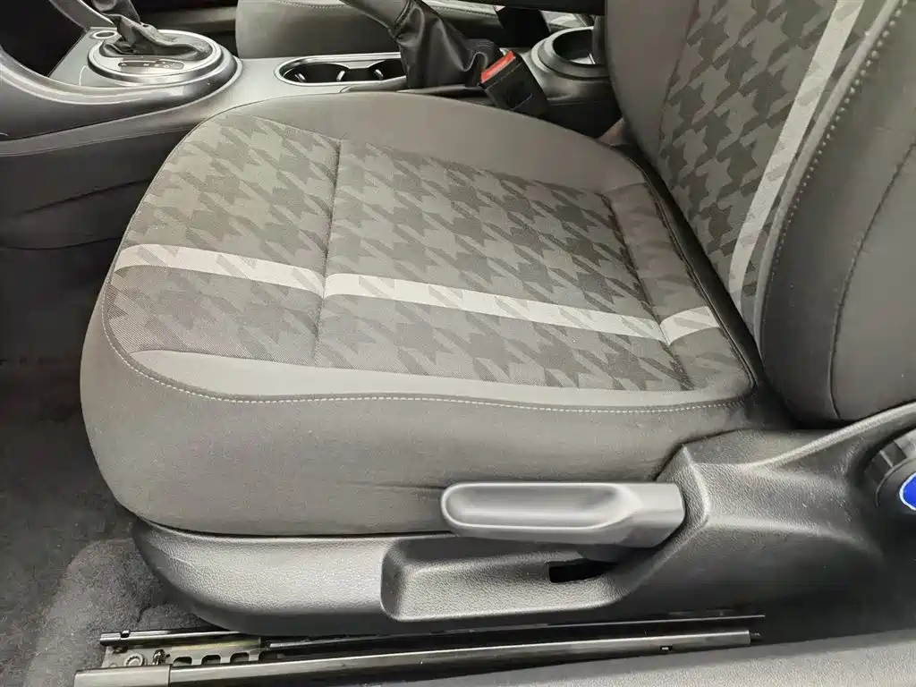 Volkswagen Beetle 2018 180TSI Easy Joy Edition фото 20