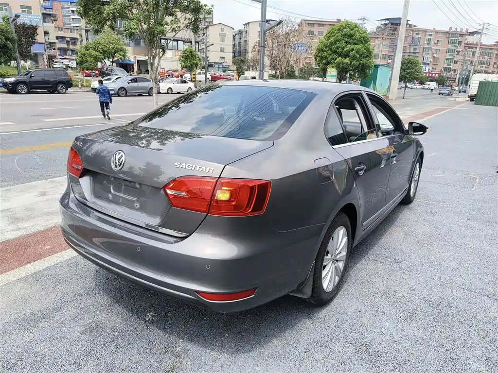 Volkswagen Sagitar 2014 Facelift 1.6L Automatic Comfort фото 7