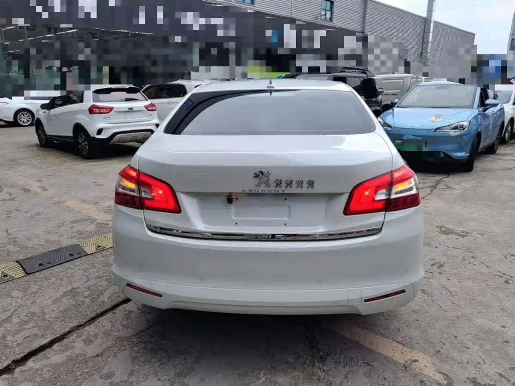 Peugeot 408 2015 Model 1.2T Automatic Luxury Edition фото 6