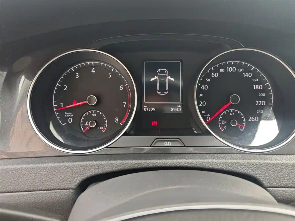 Volkswagen Golf 2017 230TSI Auto Luxury Millionth Anniversary Edition фото 5