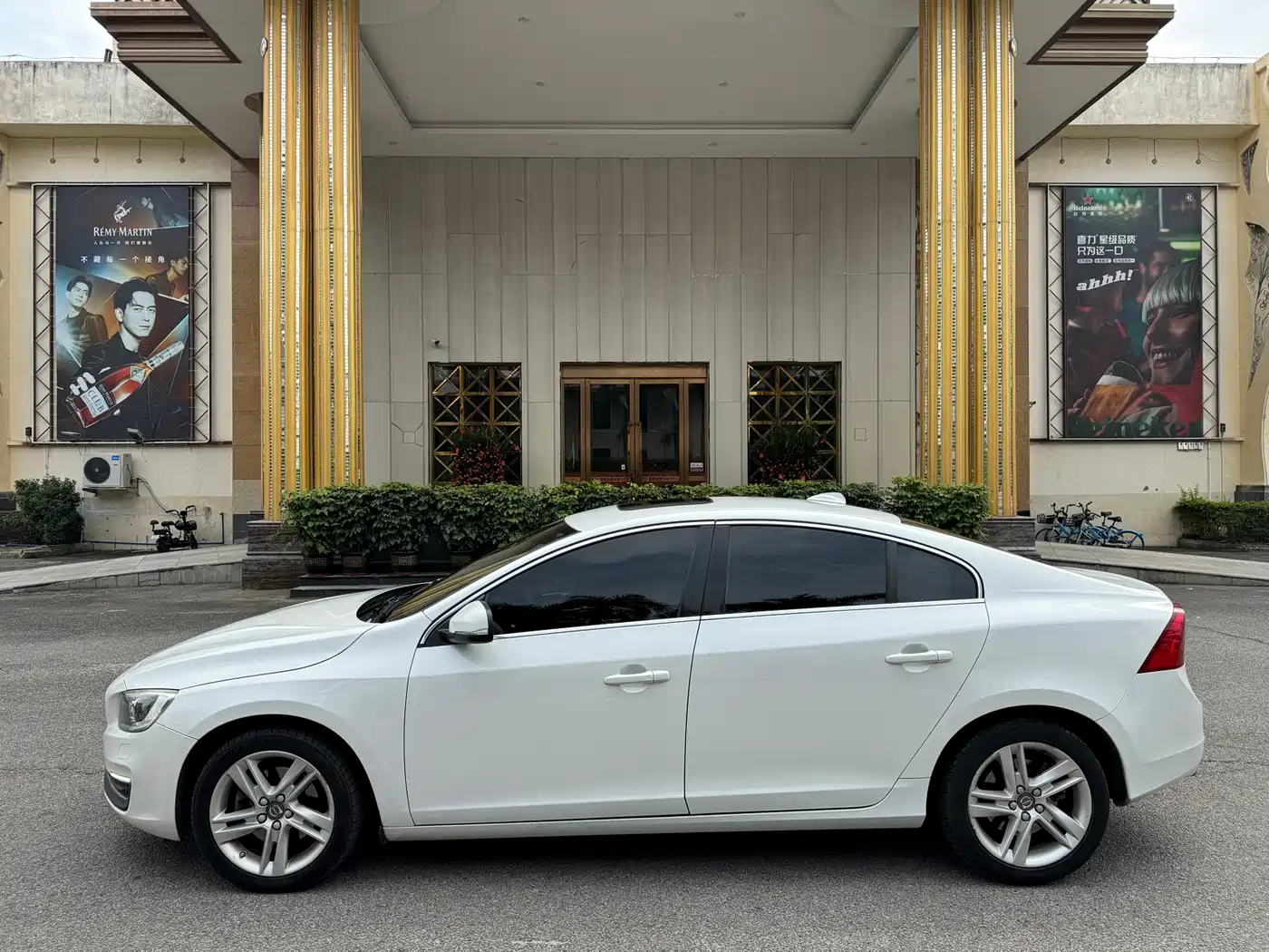 VOLVO S60