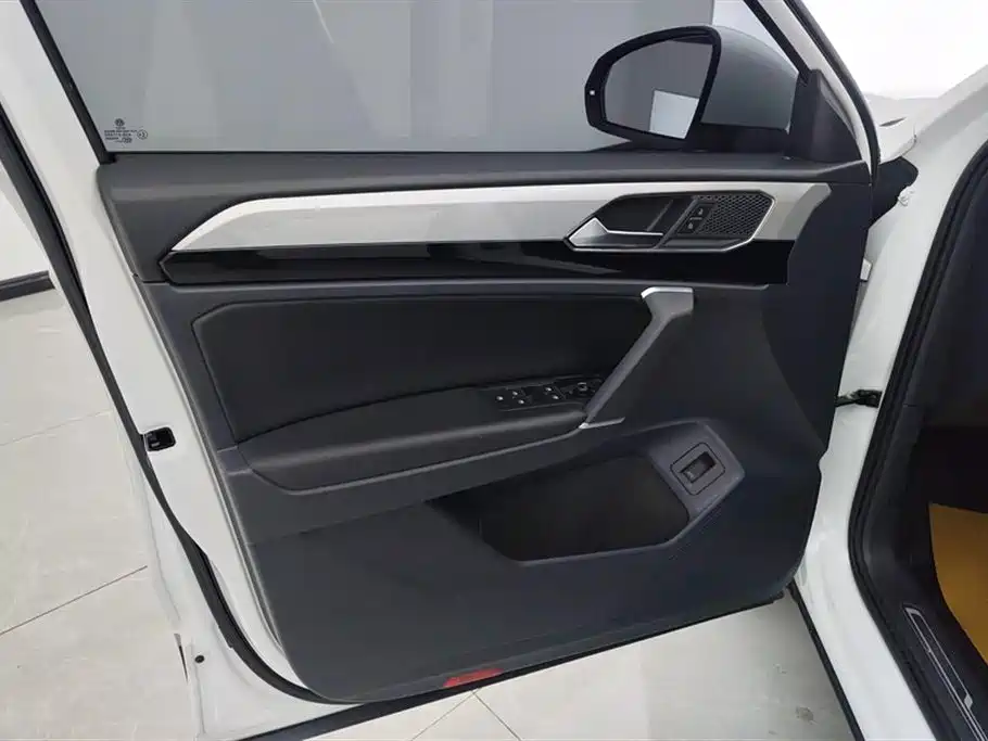 Volkswagen Tayron 2022 330TSI 2WD Luxury Smart Connect Edition фото 7