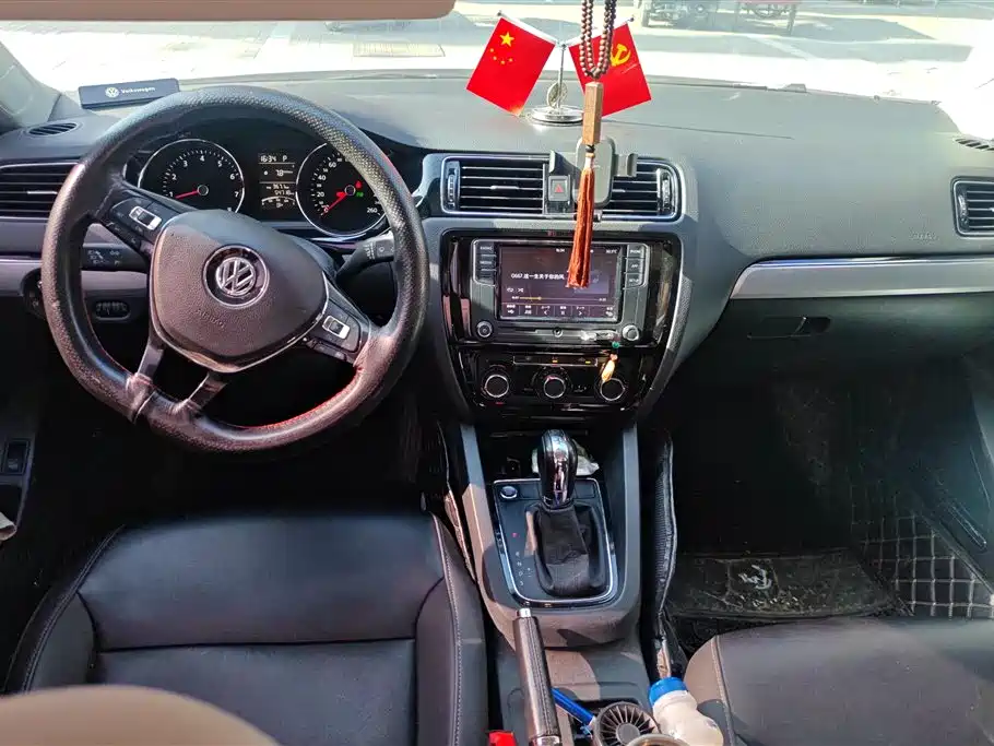 Volkswagen Sagitar 2018 1.6L Automatic Comfort фото 12