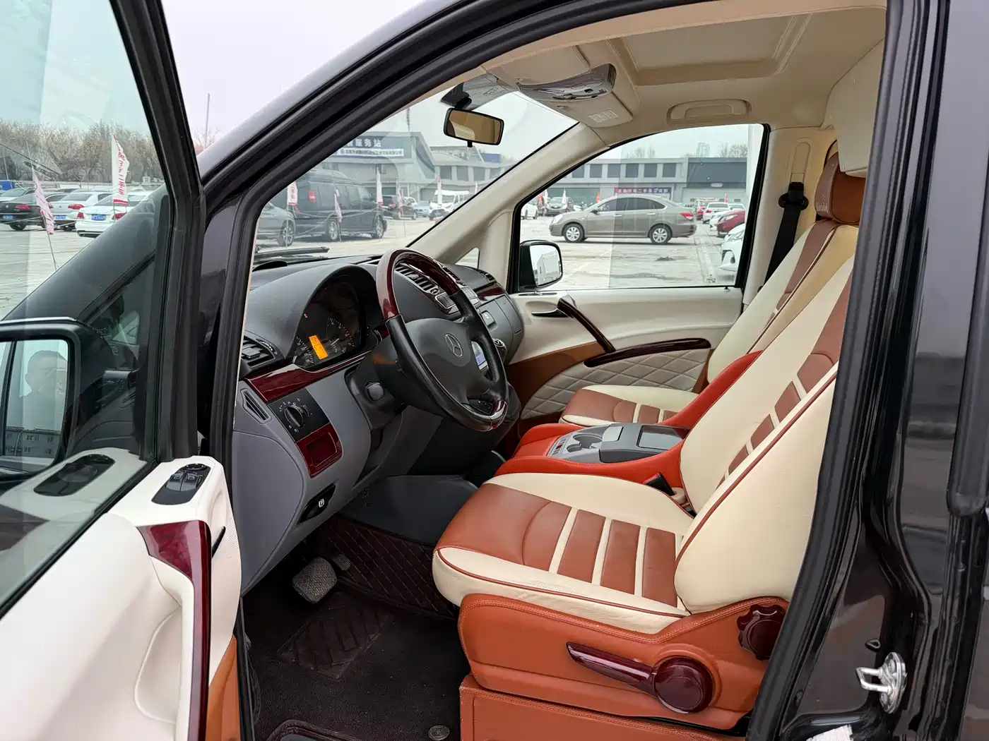Mercedes-Benz Vito 2013 Model 3.0L Elite Edition фото 5