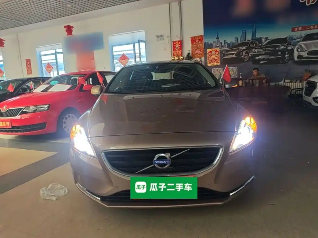 Фото 3 - Volvo V40