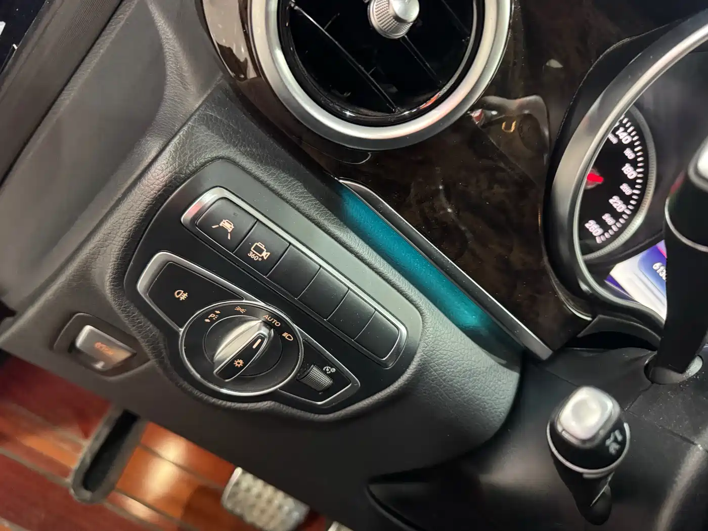 Mercedes-Benz V-Class 2017 Model V 260 L Ultimate Collection Edition фото 13