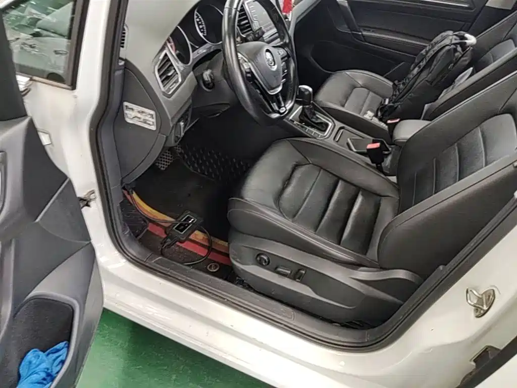 Volkswagen Golf Sportsvan 2016 280TSI Automatic Luxury фото 16