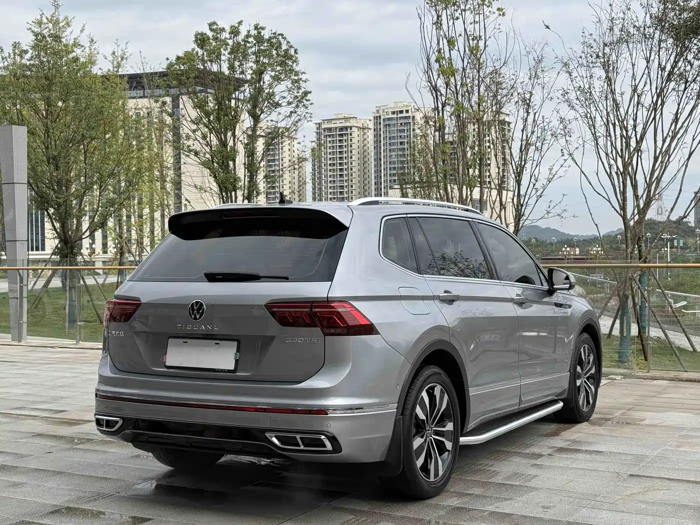 Volkswagen Tiguan L 2022 330TSI Auto 2WD R-Line Premium Edition фото 17