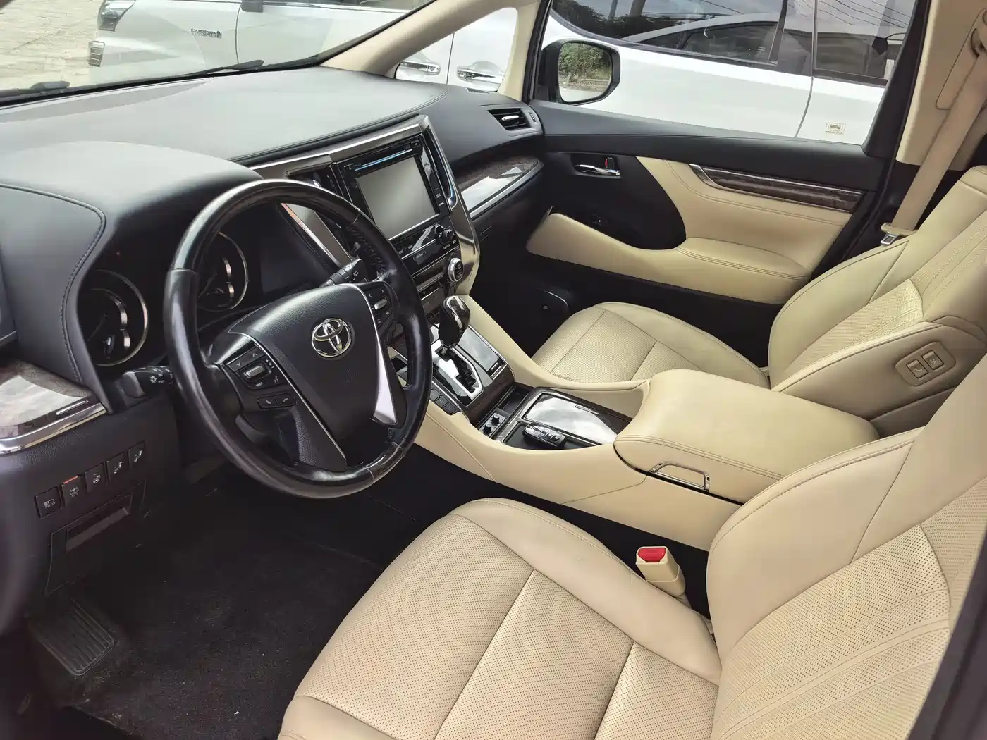Toyota Alphard 2019 Hybrid 2.5L Premium Edition фото 7