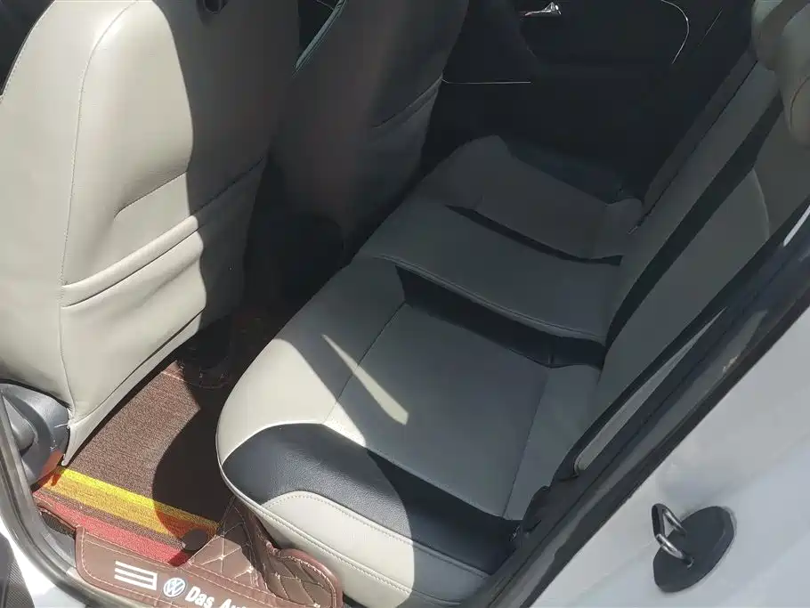 Volkswagen Polo 2014 1.6L Automatic Comfort Edition фото 11