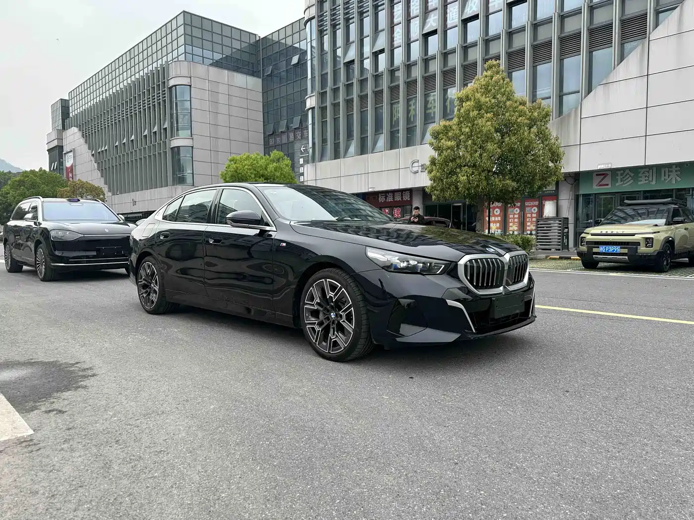 BMW 5 Series 2025 530Li Premium M Sport Package фото 7