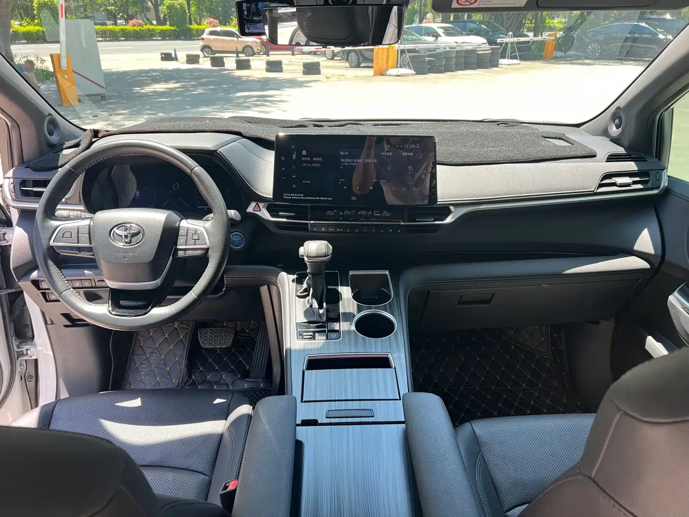 Toyota Sienna 2021 2.5L Hybrid Platinum Edition фото 7