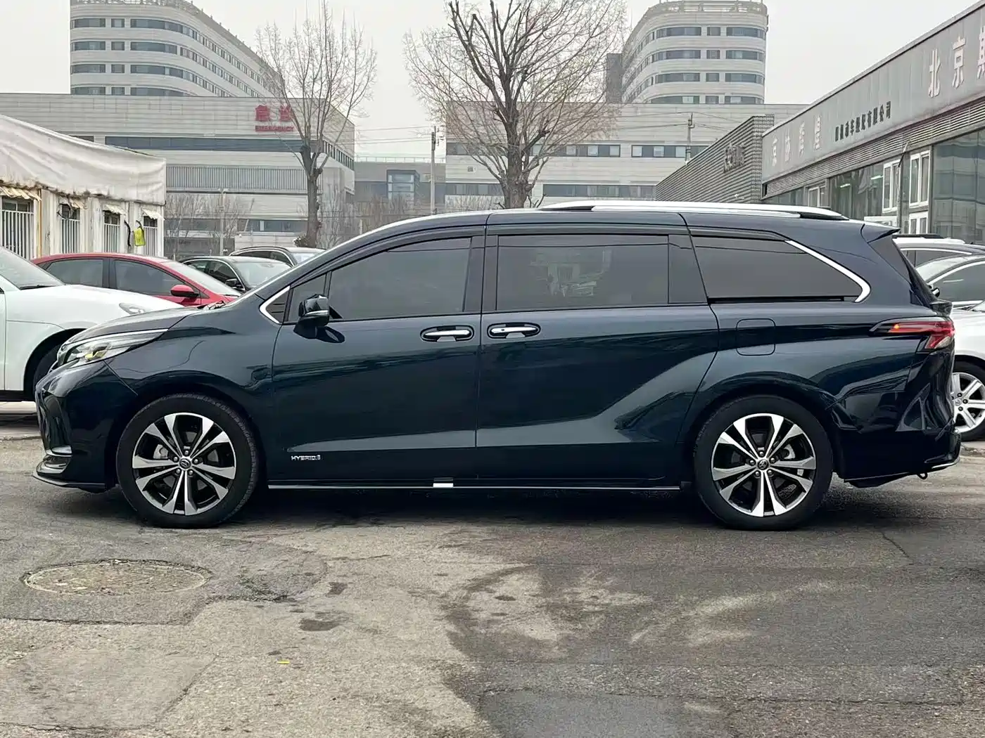 Toyota Granvia 2022 Model Year 2.5L Hybrid Flagship Edition фото 10