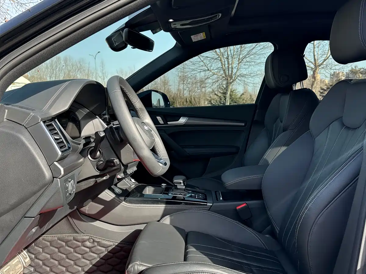 Audi Q5L 2024 Model 40 TFSI Luxury Dynamic фото 5