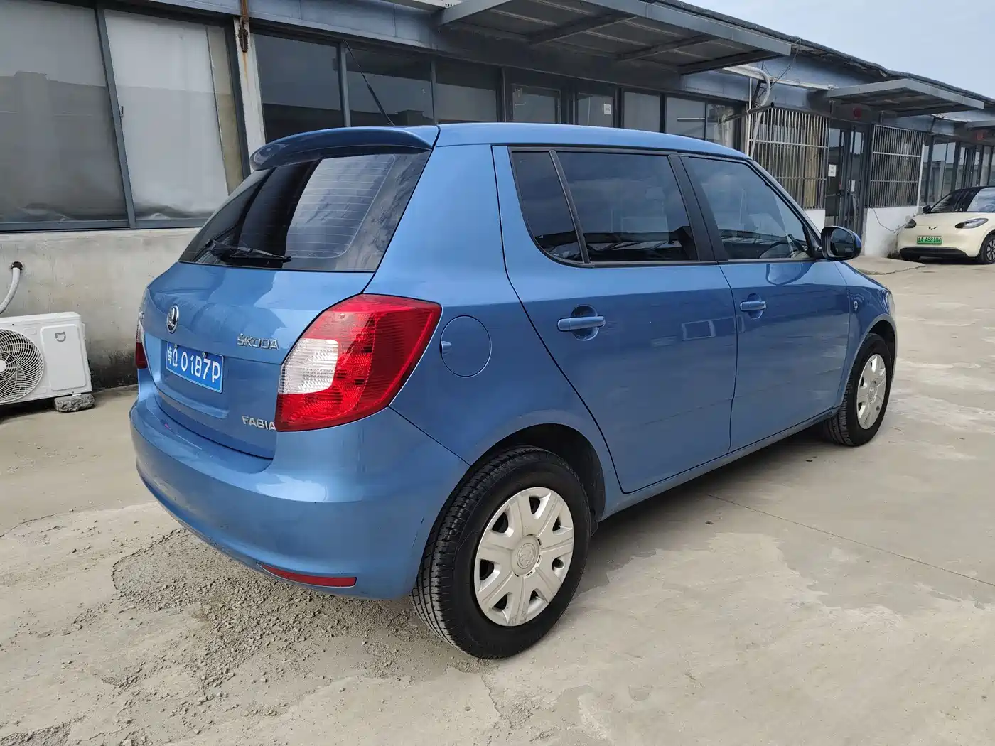 Škoda Fabia 2014 1.4L Manual Crystal Edition фото 7