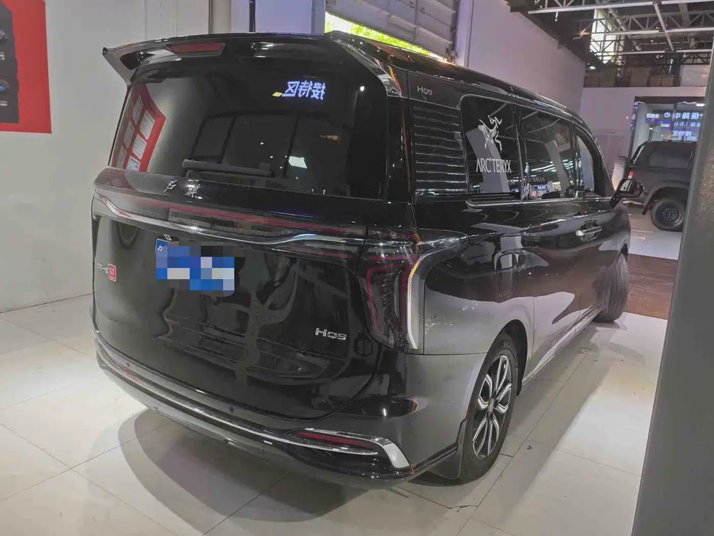 Hongqi HQ9 2023 2.0T Smart Connect Flag Enjoy Edition фото 5