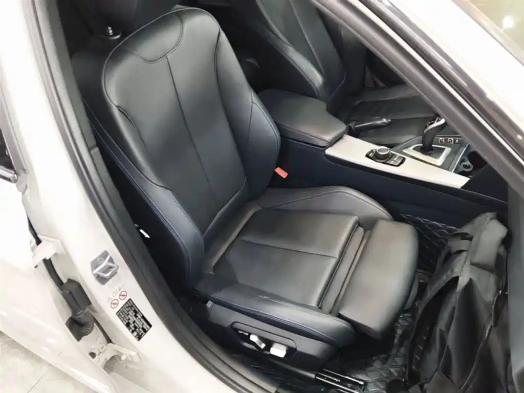 BMW 3 Series 2019 320i M Sport Package фото 25