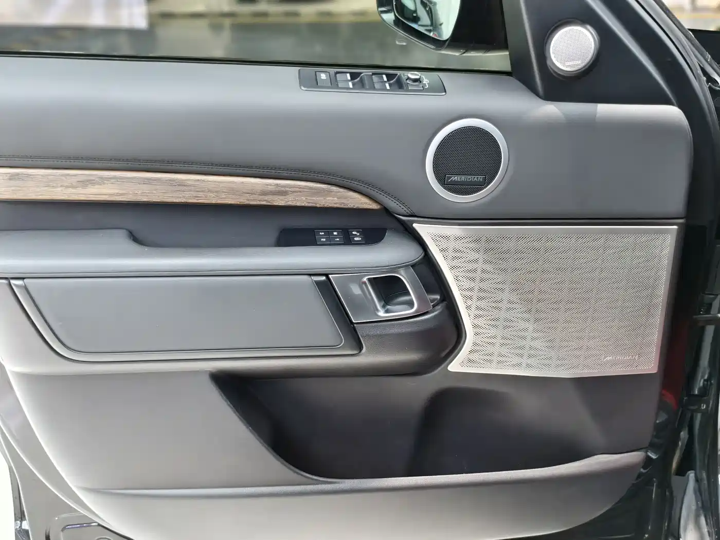 Land Rover Discovery 2019 3.0 SC V6 HSE фото 7