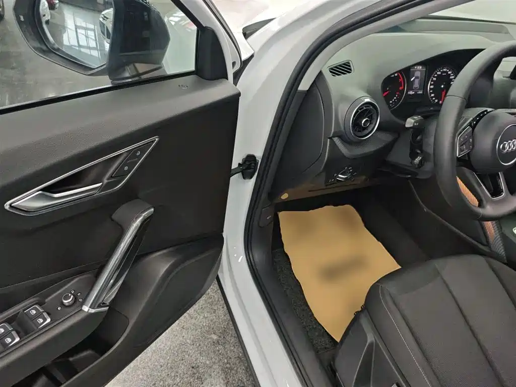 Audi Q2L 2018 35 TFSI Launch Exclusive Edition China VI фото 16