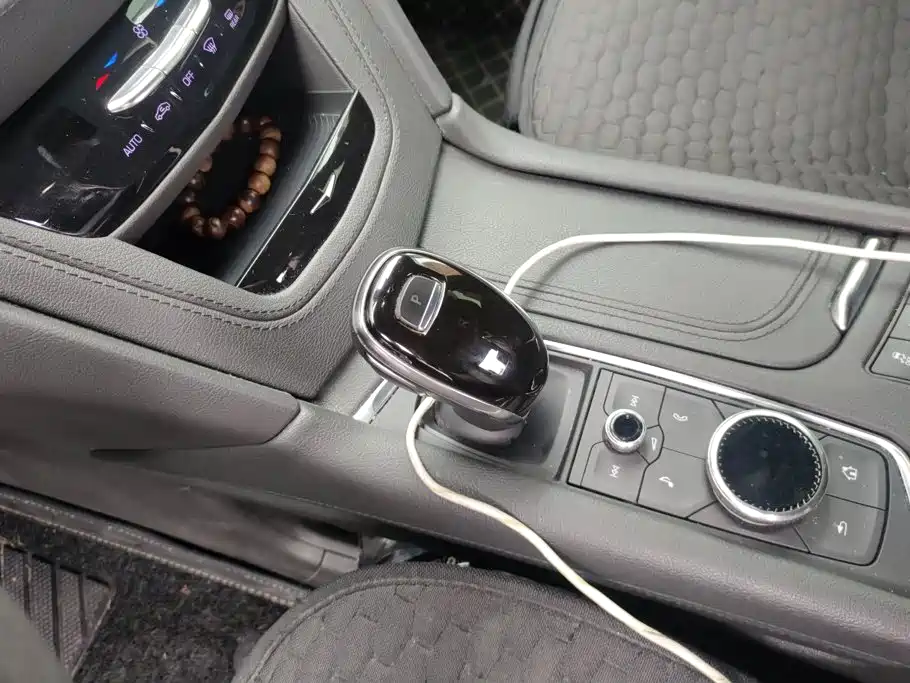 Photo 16 - Cadillac XT6