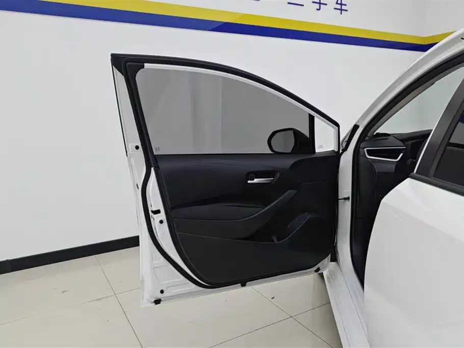 Toyota Corolla 2019 1.2T S-CVT GL Pioneer Edition фото 7