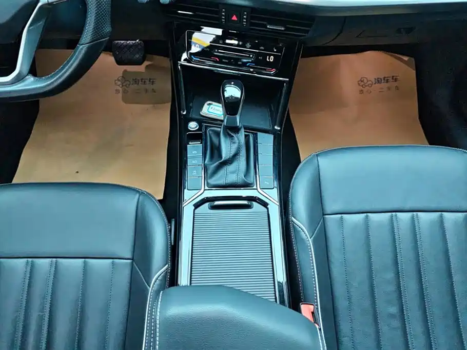 Volkswagen Passat 2022 330TSI Elite Edition фото 16