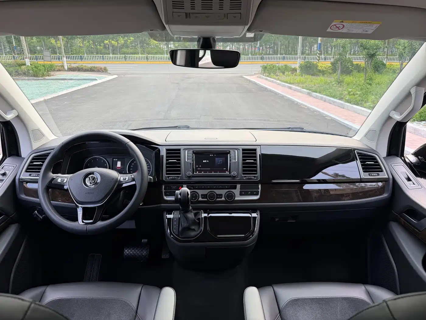 Volkswagen Multivan 2018 2.0TSI 2WD Luxury Edition 7-Seater фото 11