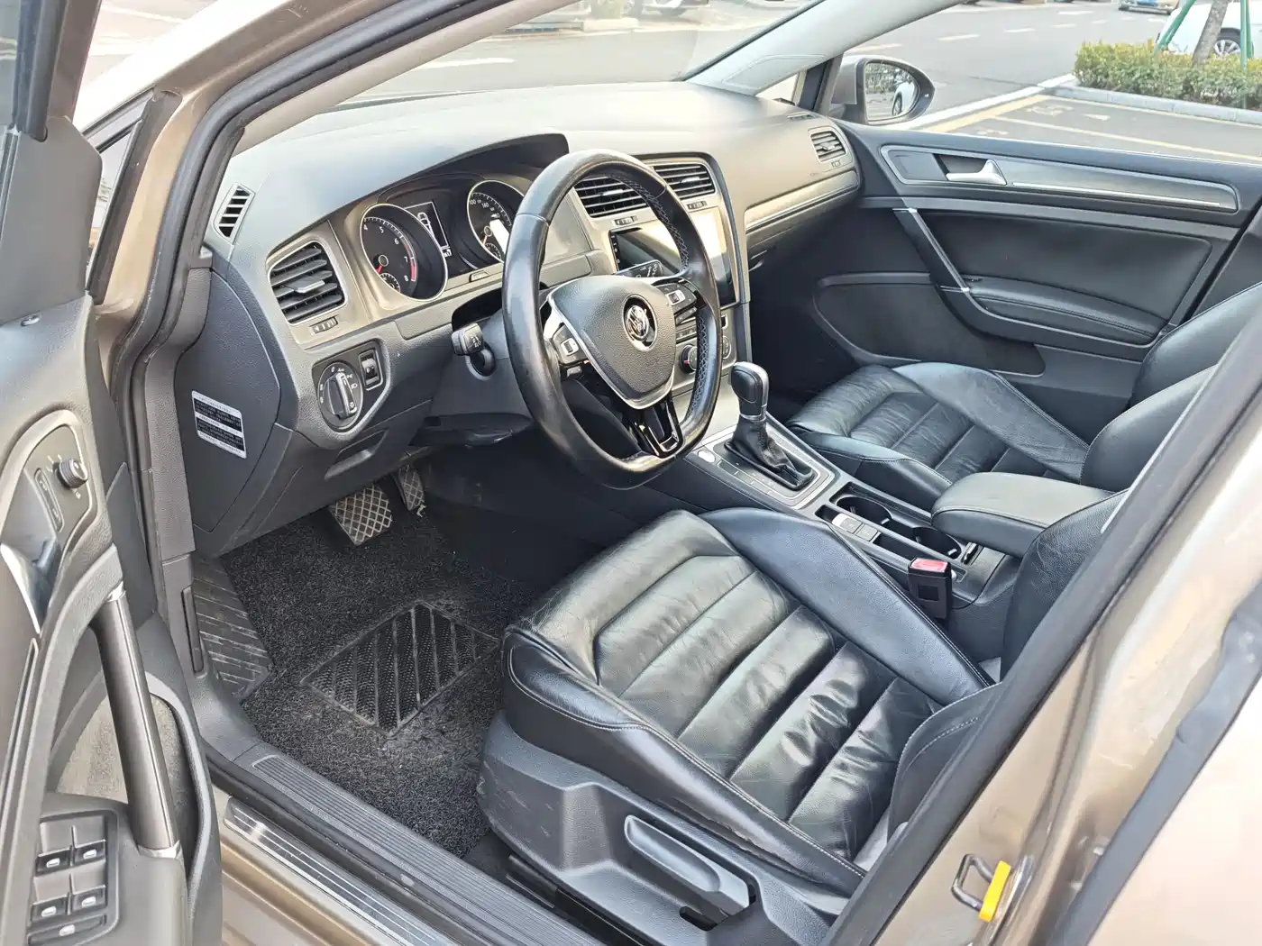 Volkswagen Golf 2015 1.4TSI Automatic Luxury фото 11