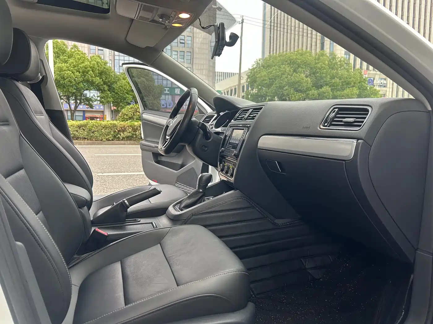 Volkswagen Sagitar 2018 280TSI DSG Spark Edition фото 11