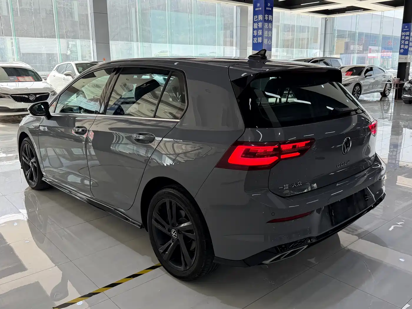 Volkswagen Golf 2023 280TSI DSG R-Line Lite фото 9