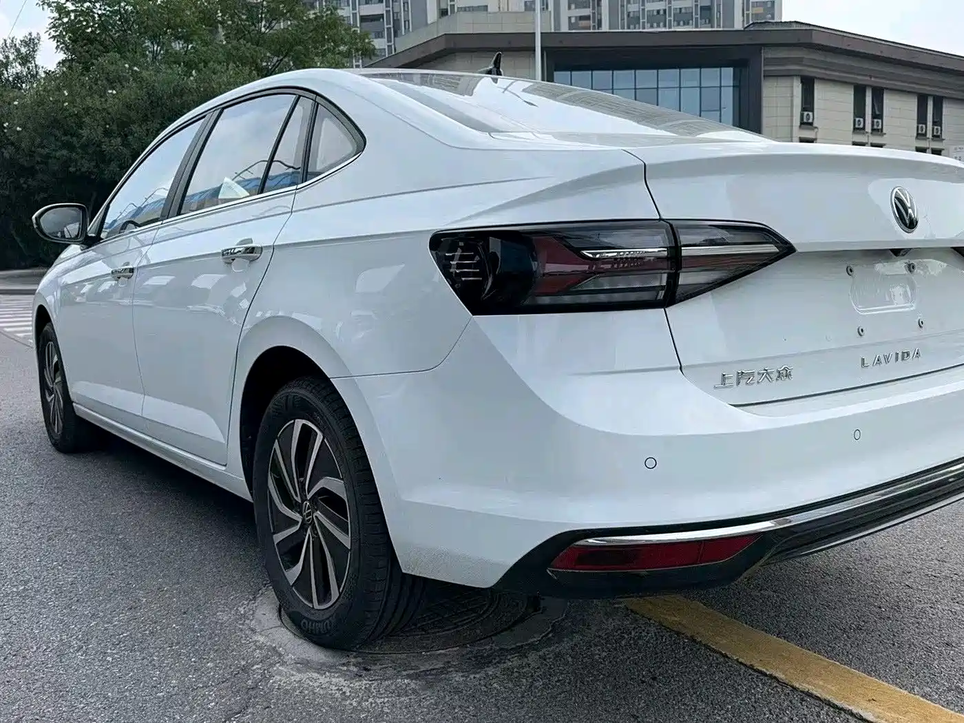 Volkswagen Lavida 2023 New Sharp 1.5L Auto Premium Edition фото 8